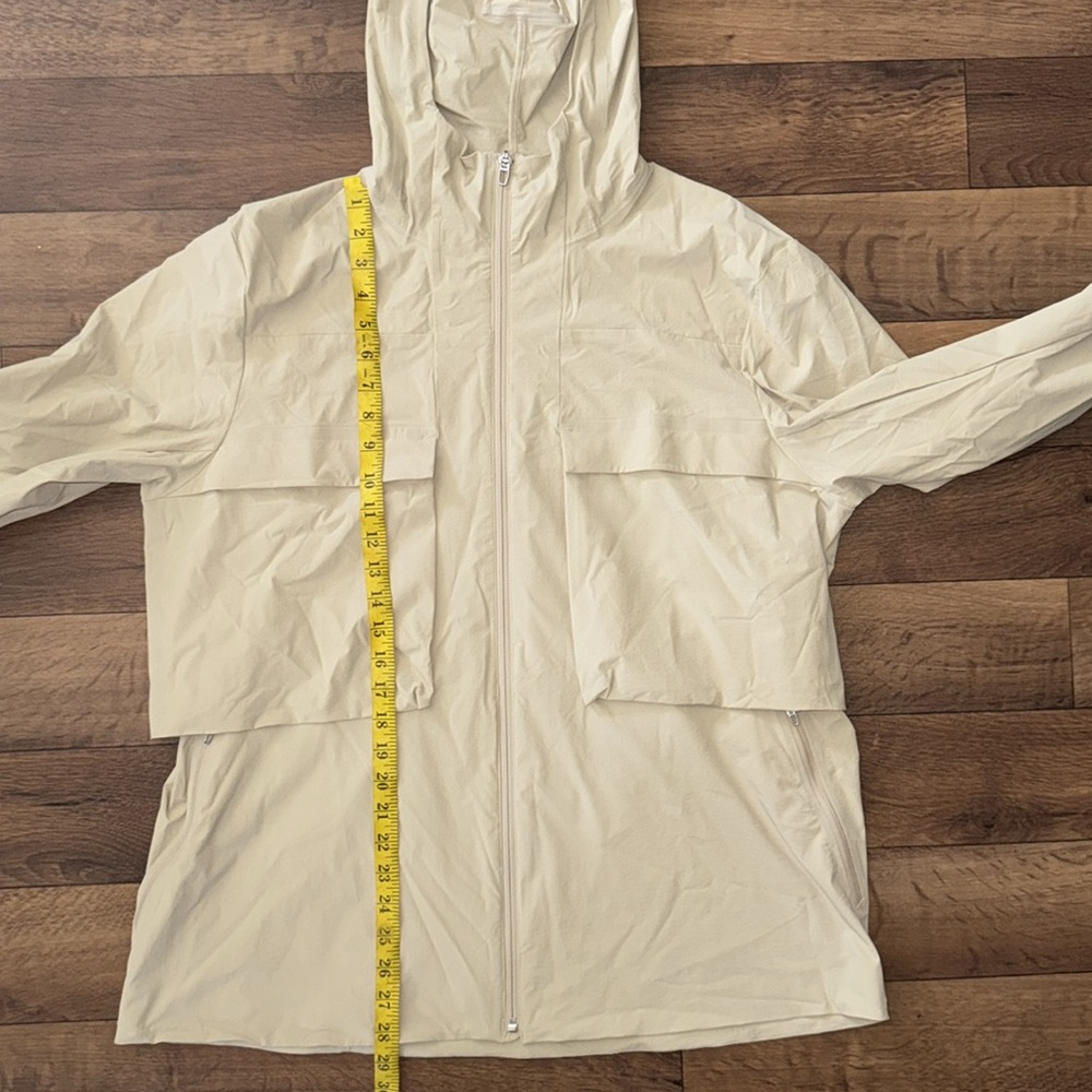 Lululemon Size Large Stretch Cargo Jacket Color Trench Khaki Sand Lightweight - Picture 10 of 16